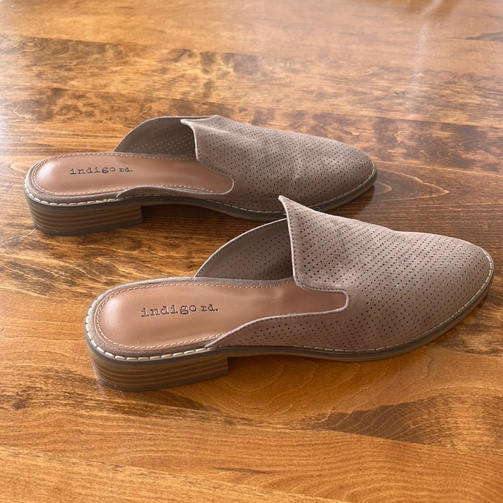 NEVER WORN Cute Flats